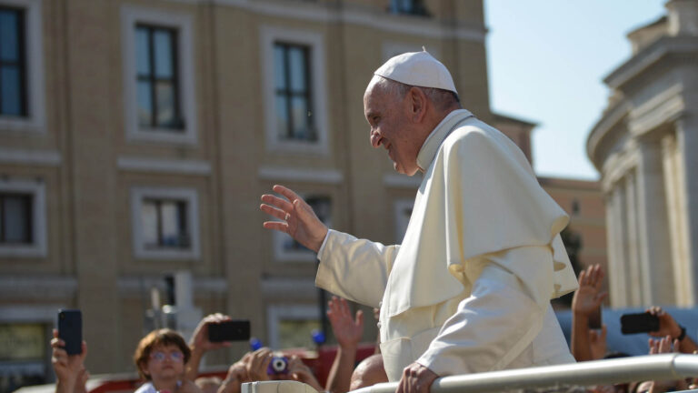 Premier Modi wyśle zaproszenie do papieża Franciszka do odwiedzenia Indii