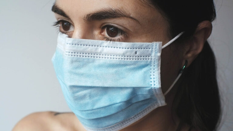 Zakazy nałożone do 28 lutego w związku z festiwalami, Indie obawiają się kolejnej fali covidu.